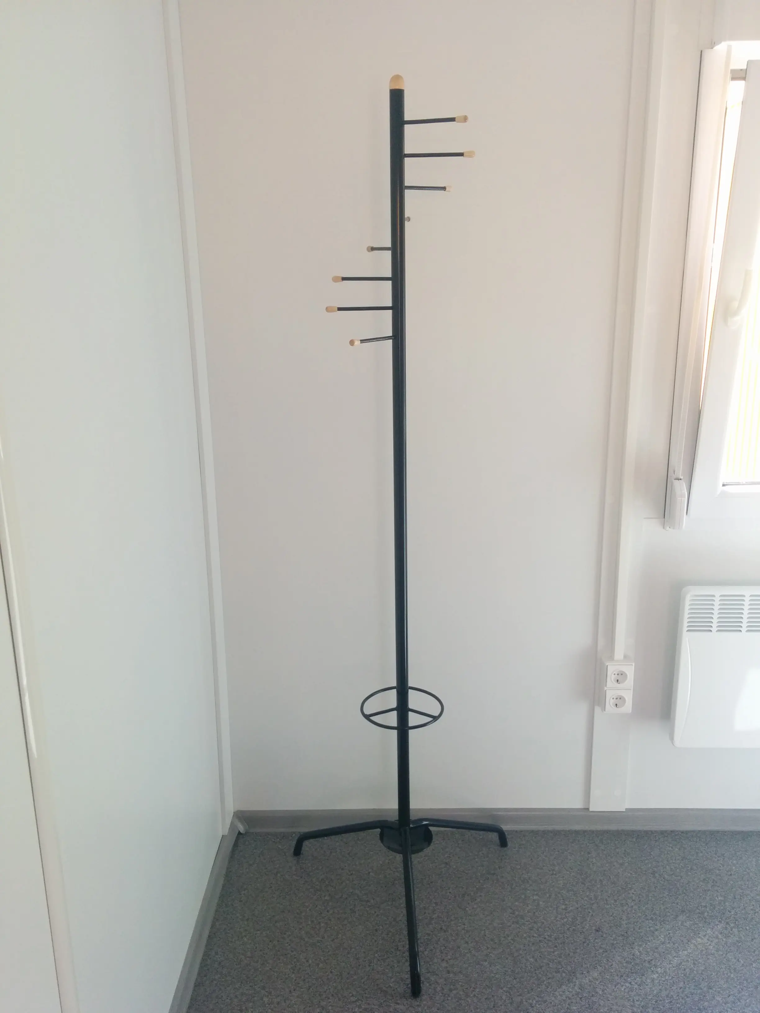 Placed clothes rack