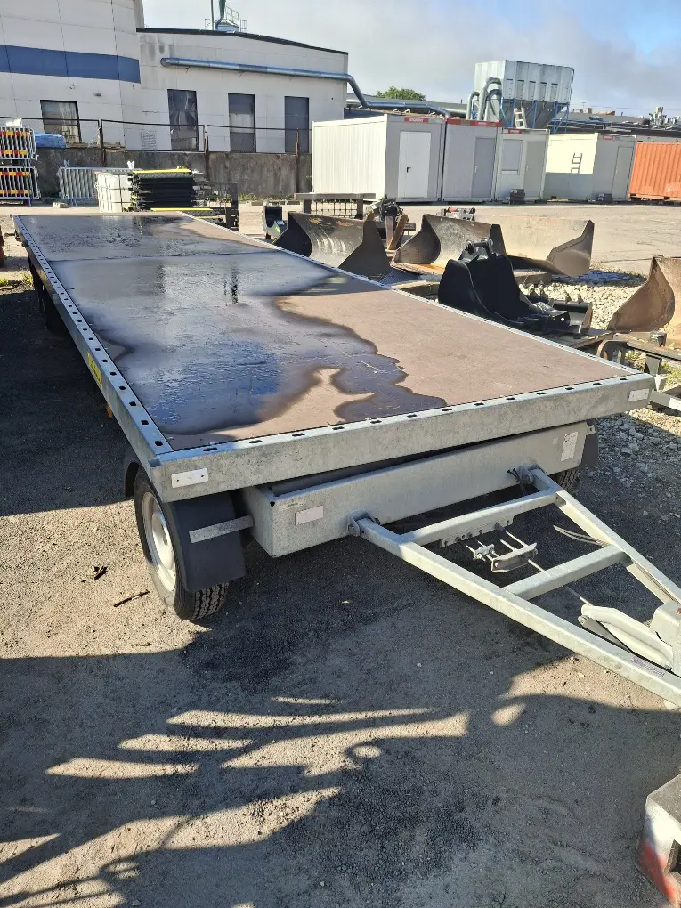 3 telje 8m platvormhaagis pöördrea teljega; Total kaal 3500kg; Kandevõime 2120kg