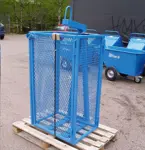 Cage for bricks lifting