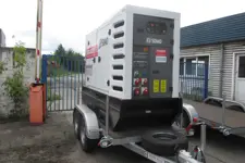 Generaator 100kW, diisel, poolhaagis