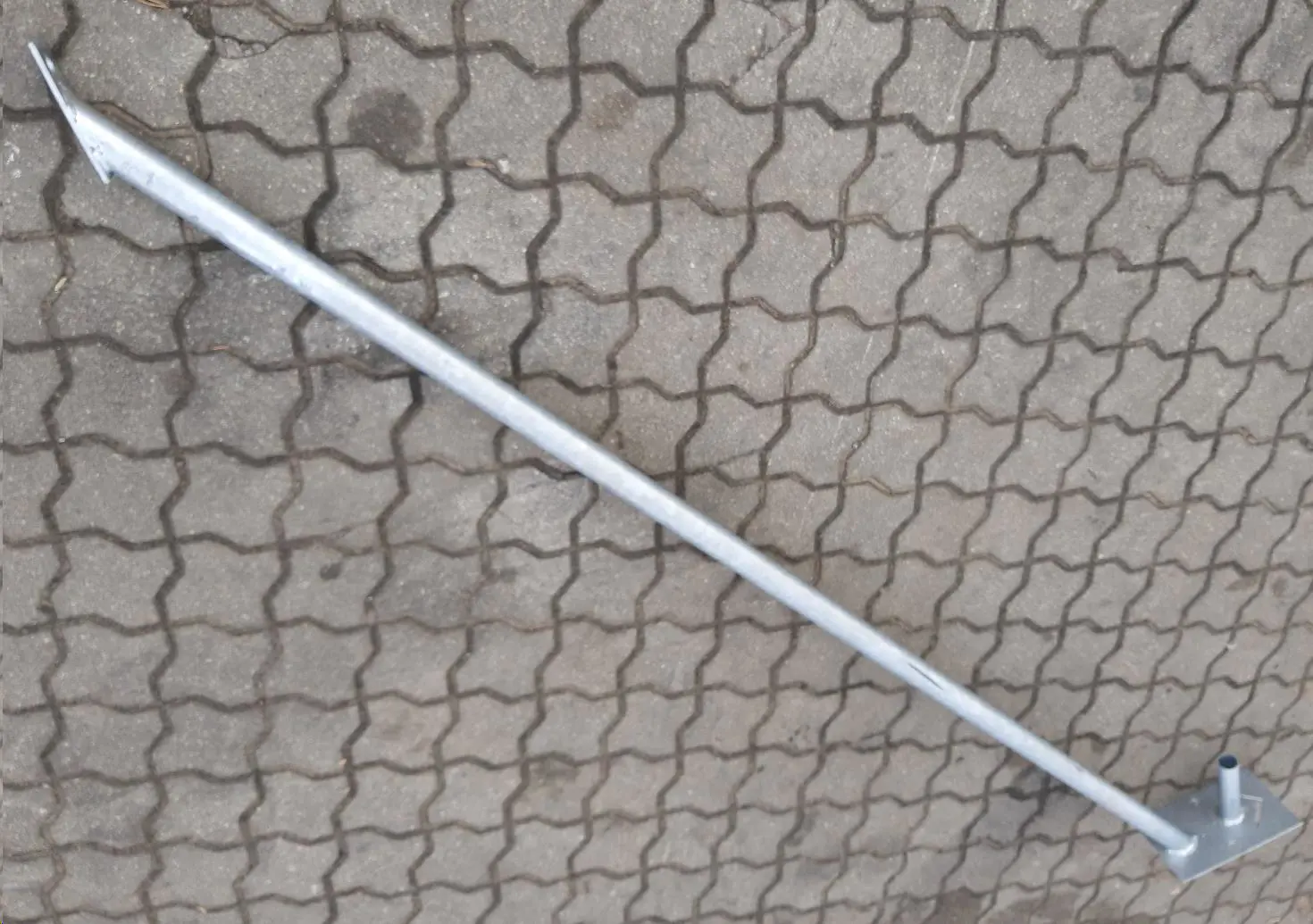 Support brace for fence with additional spigot for base