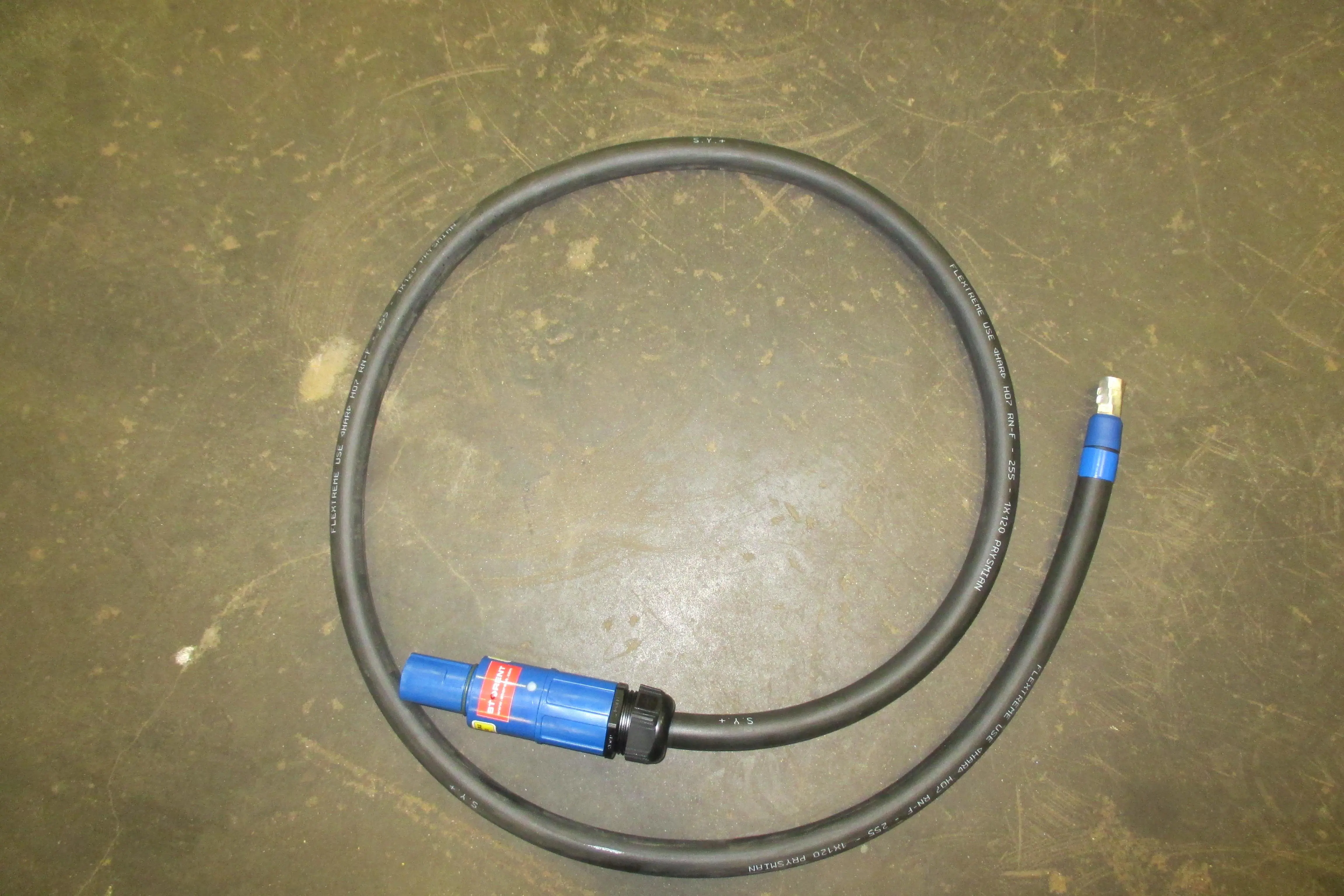 Kabelių perėjimai 150 mm2(line drain/papka) - laidų galai pajungimui