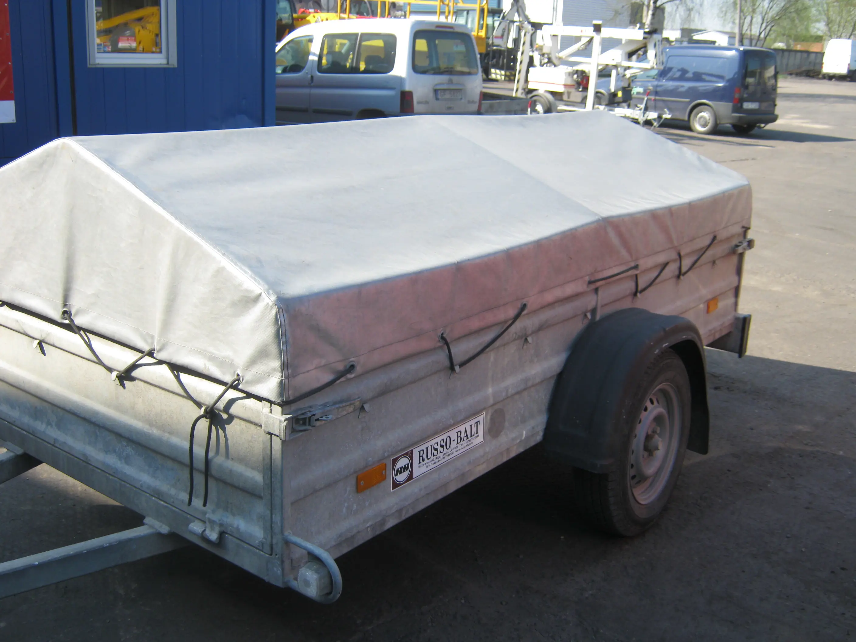 Single axle trailer, tented