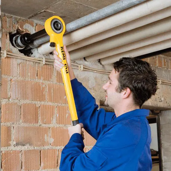 Manual treat cutter for inwall pipes