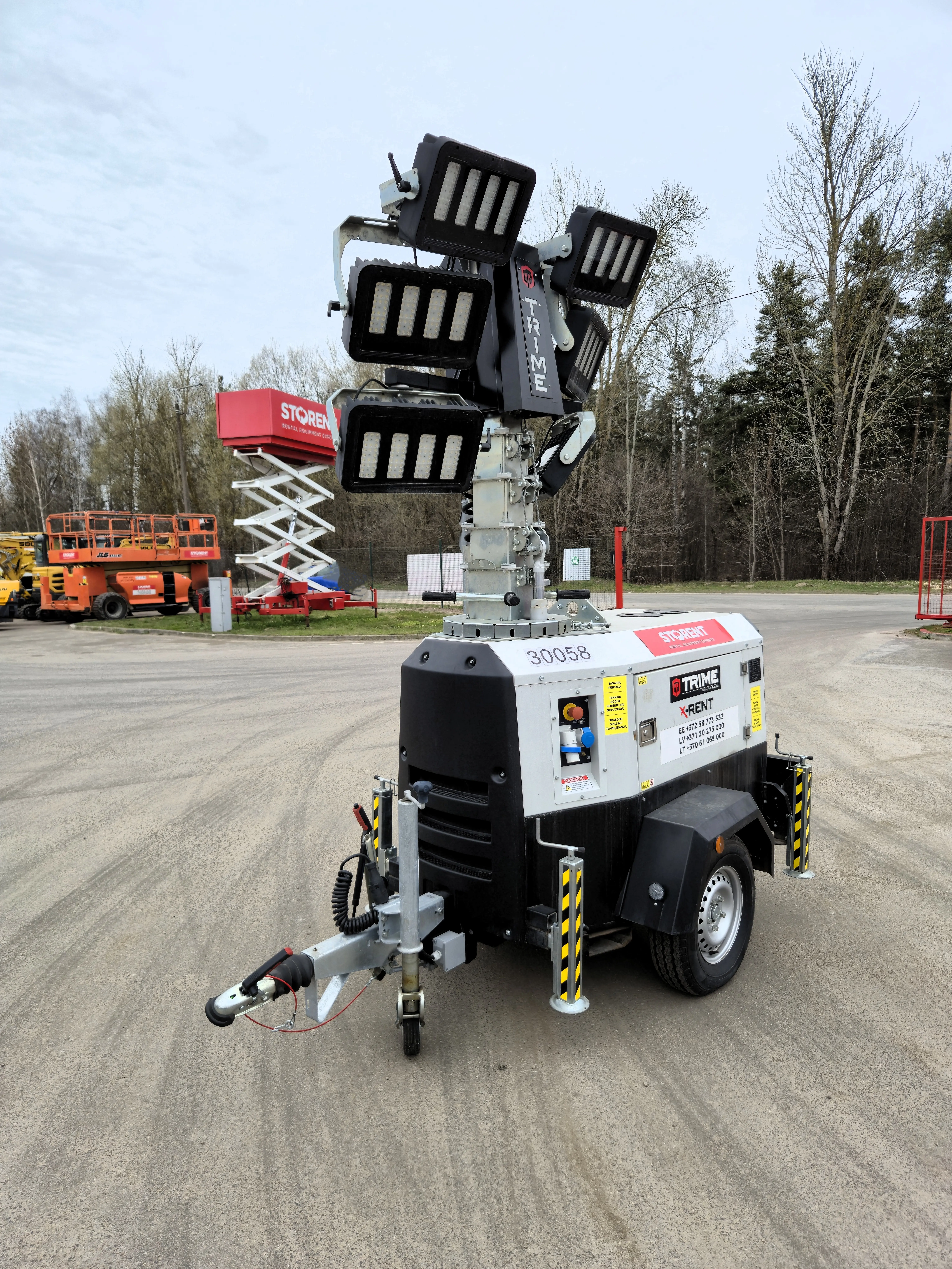 Gaismas masts ar ģeneratoru, 9 m