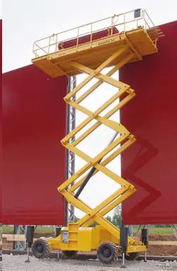 Šķērveida pacēlājs ar platformu ( pašgājējs, dīzelis, 4 WD), 15m