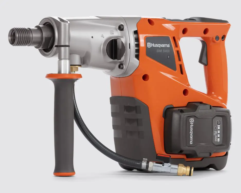 Akumulatora dimanta kroņurbšanas iekārta ar noņemamu statīvu sausai un slapjai urbšanai, (maks. 100mm ar statīvu, maks. 75mm rokas)