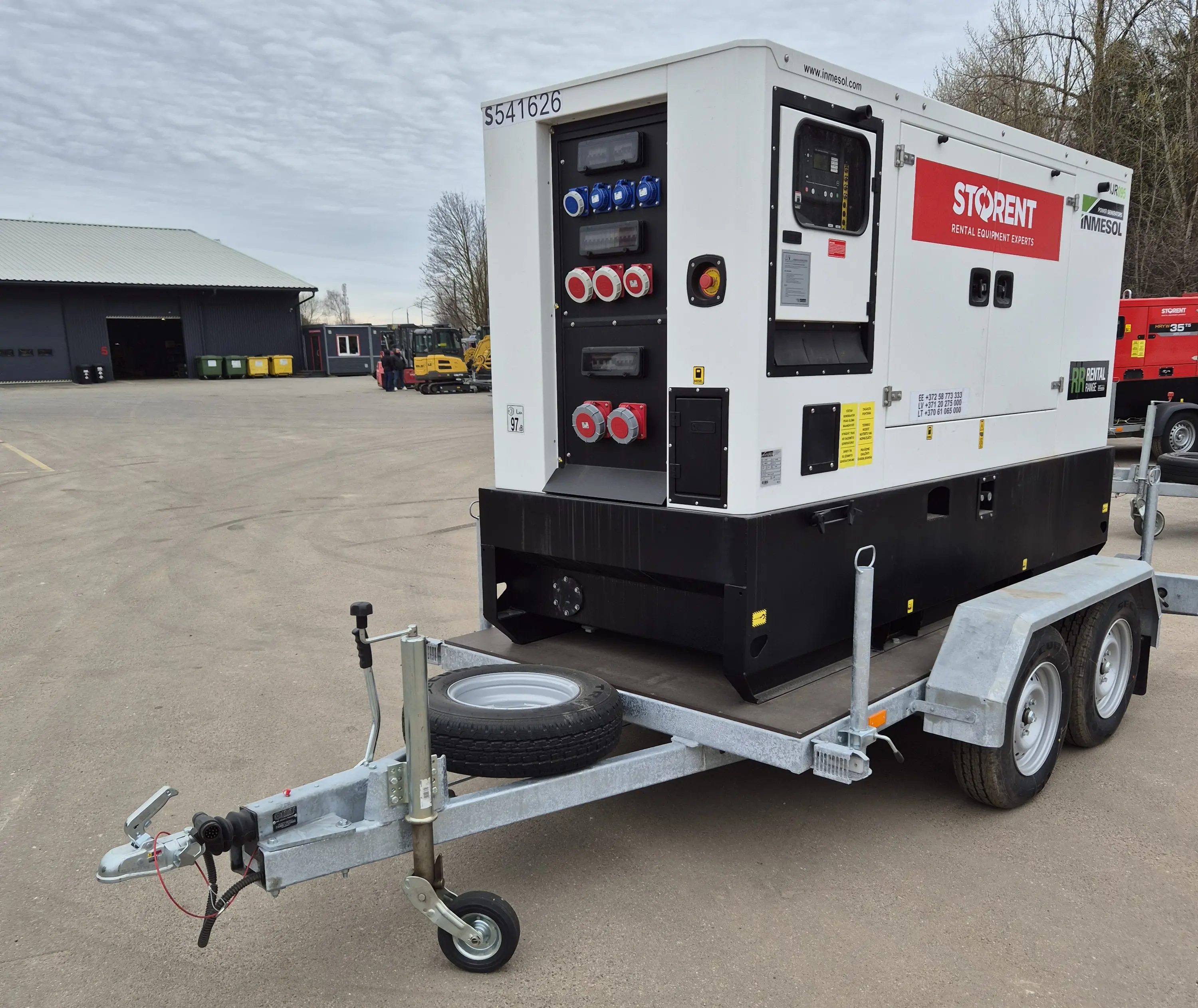 Puspiekabes dīzeļģenerators, 64kW, 24h