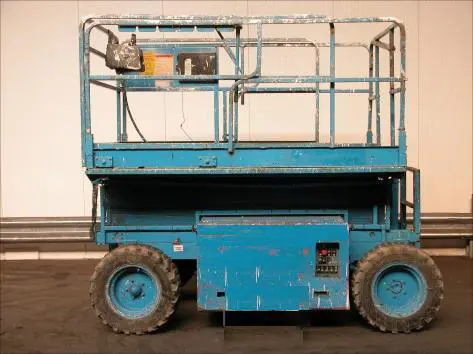 Diesel scissor lift ( 2 WD), 10m