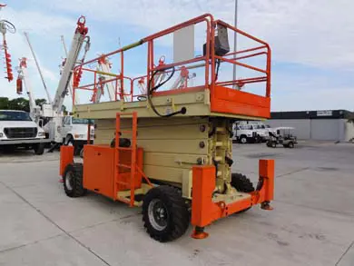 Rough-terrain scissor lift (diesel, 4 WD), 17.2m
