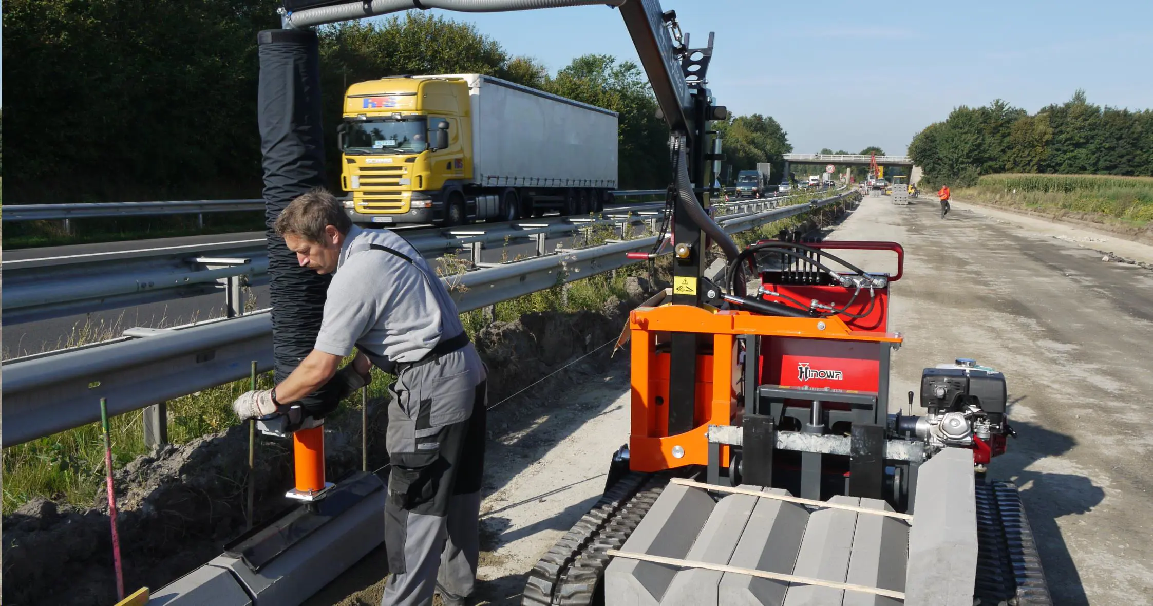 Pašgājēja iekārta apmaļu bloku, plākšņu uzstādīšanai un pārvietošanai