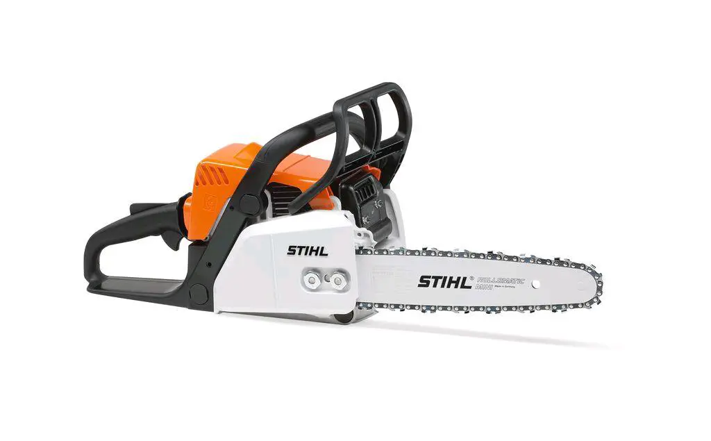 Ķēdes zāģis, benzīns, atslēdziņa, ķēdes aizsargs