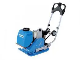 Plākšņu blietētāja, 63 kg, benzīns (ietver: ūdens izsmidzināšanas sistēmu, transportēšanas riteņus)