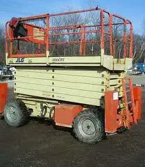 Rough-terrain scissor lift (diesel, 4 WD), 14m