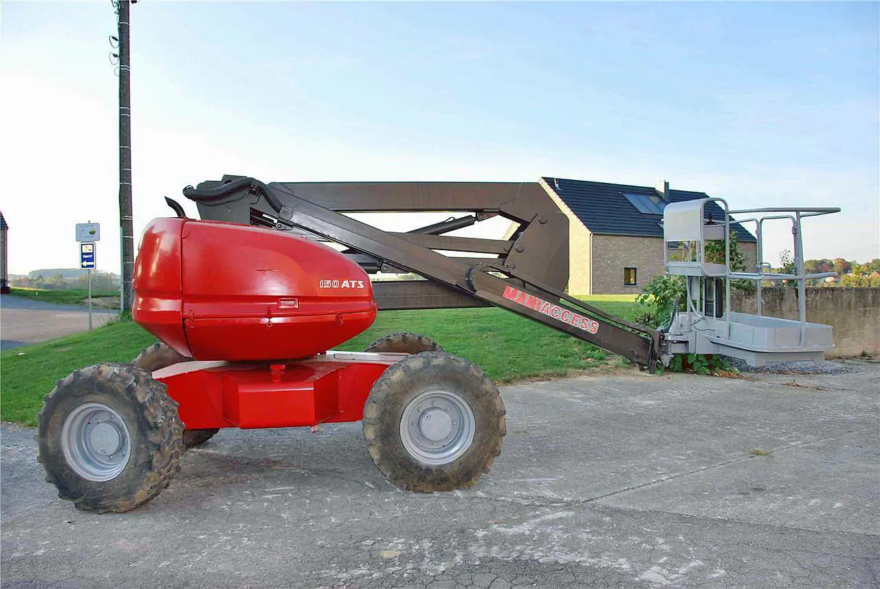 Rough-terrain articulating boom (diesel, 4 WD), 15m